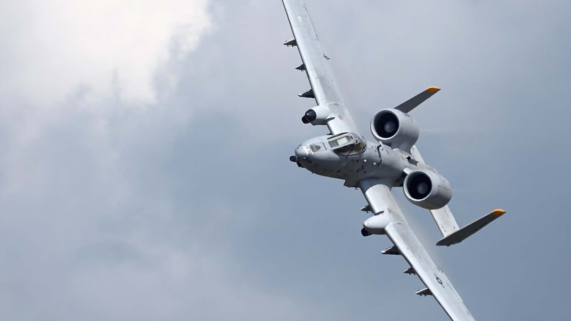 fb体育官网网页版-里昂中锋大发神威，里昂中场三杰