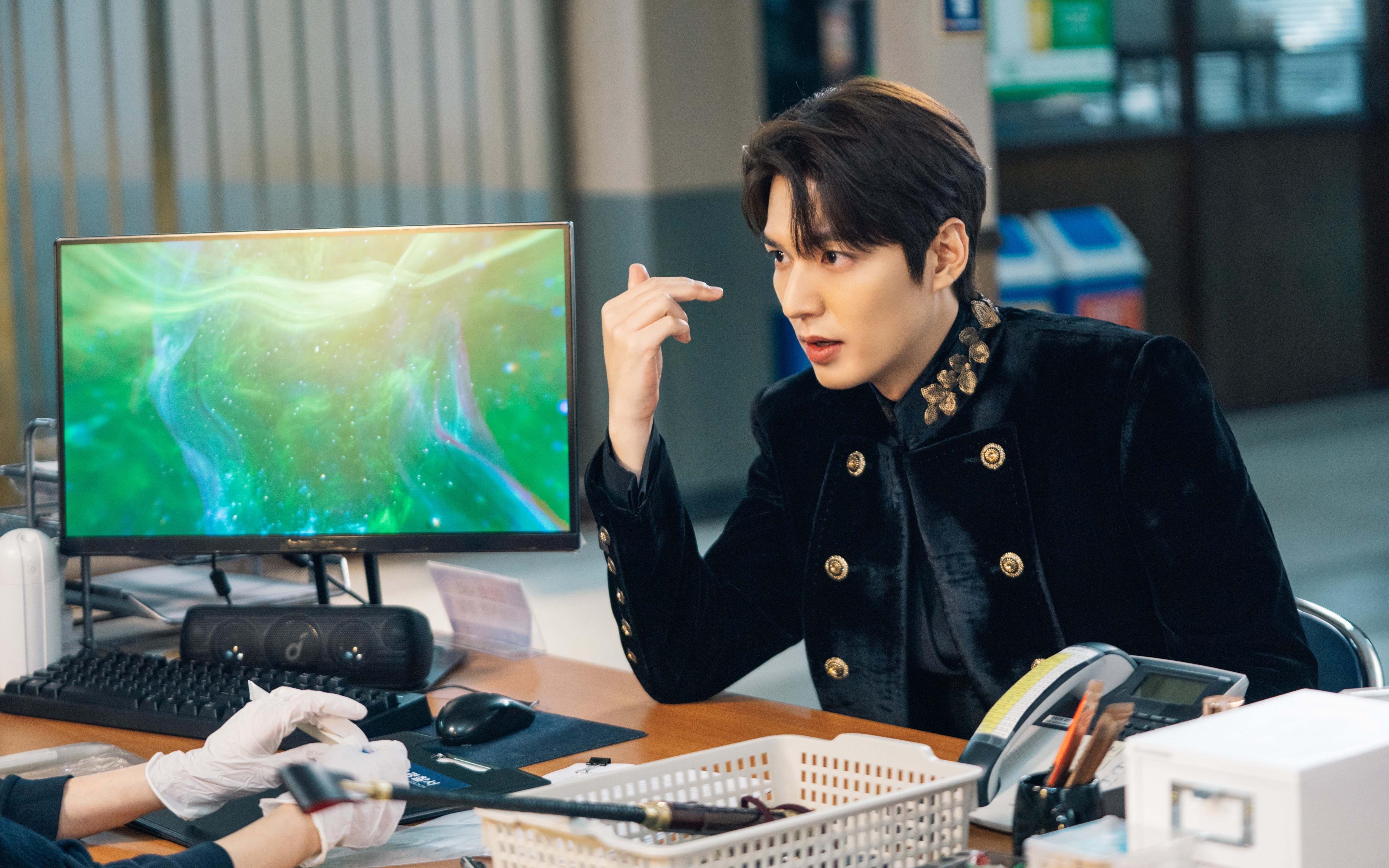 凯撒酋长主场气氛堪比欧洲豪门,球迷热情高涨,凯撒踢球