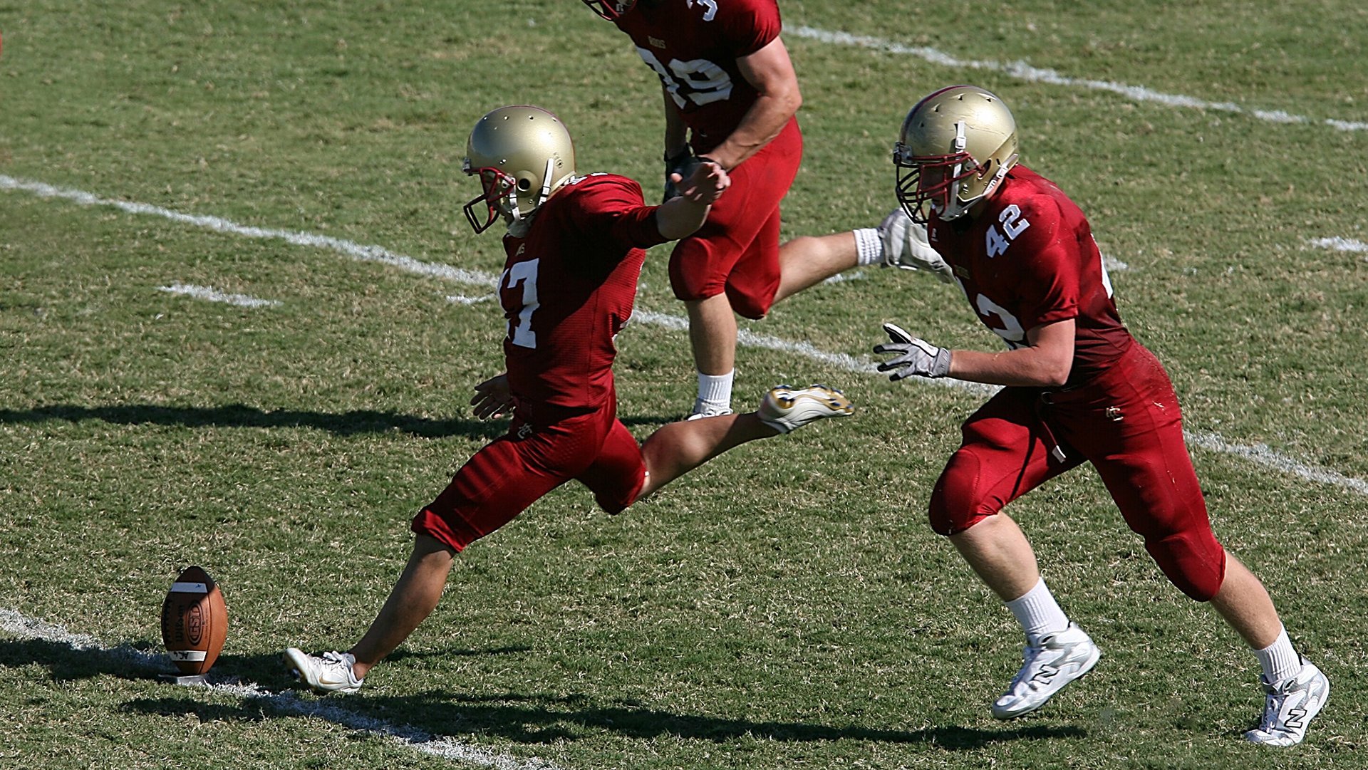 凯撒酋长主场气氛堪比欧洲豪门,球迷热情高涨,凯撒酋长球衣